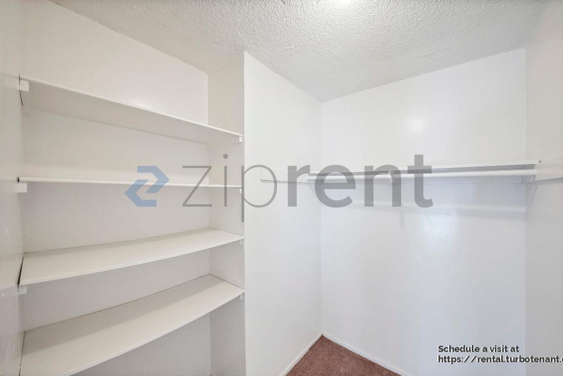 Building Photo - 2458 Normandie Ave