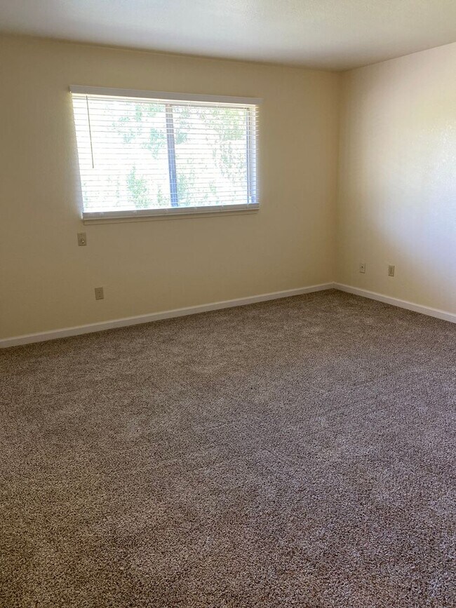 Building Photo - Coming Soon - Beautifully remodeled 5 bed/ 2.5 bath with huge backyard