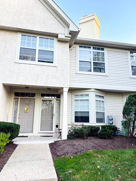 Building Photo - 305 Dresher Woods Dr