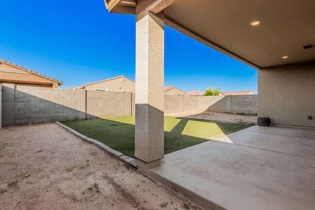 Building Photo - 11022 W Levi Dr