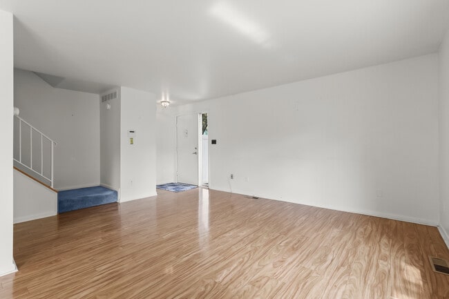 Building Photo - 48 Eastford Ct
