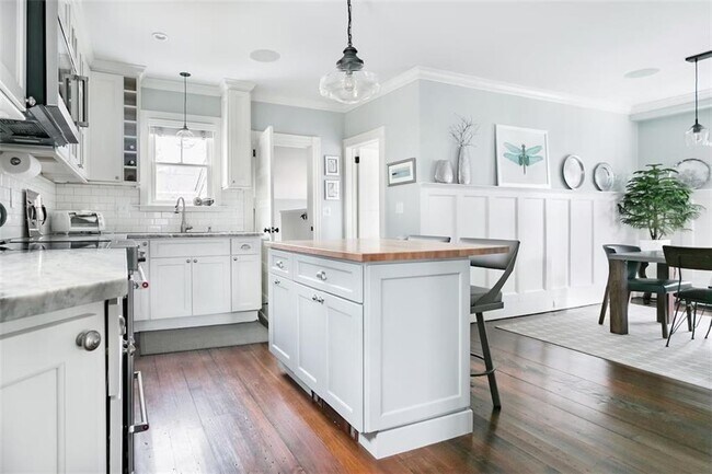 Building Photo - 16 Carroll Ave