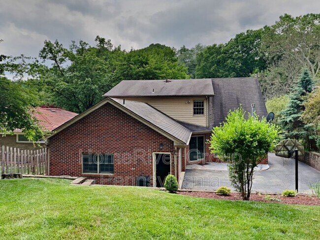 Building Photo - 31 Brucewood Dr
