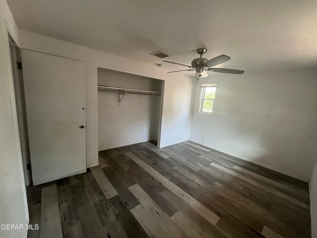 Building Photo - 216 Pacific Dr