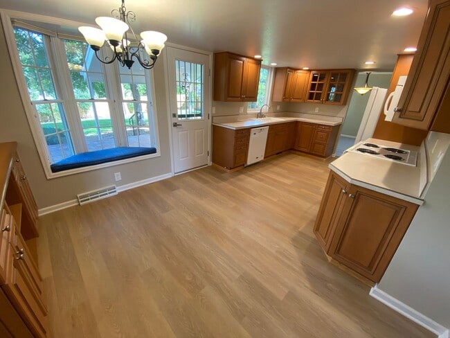 Building Photo - Updated Spacious Palos Verde Home