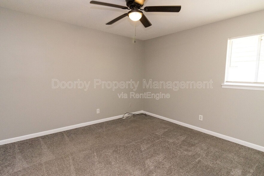 Building Photo - 903 Forest Dale Ln