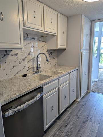 Building Photo - 8560 Park Ln