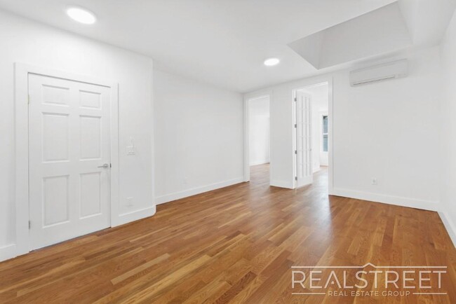 Building Photo - BRAND NEW 3 BED 2 Bath in Bushwick!