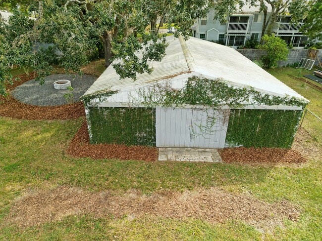 Building Photo - 4 bed 2 bath home
