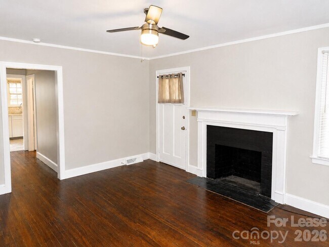 Building Photo - 2733 Parkway Ave