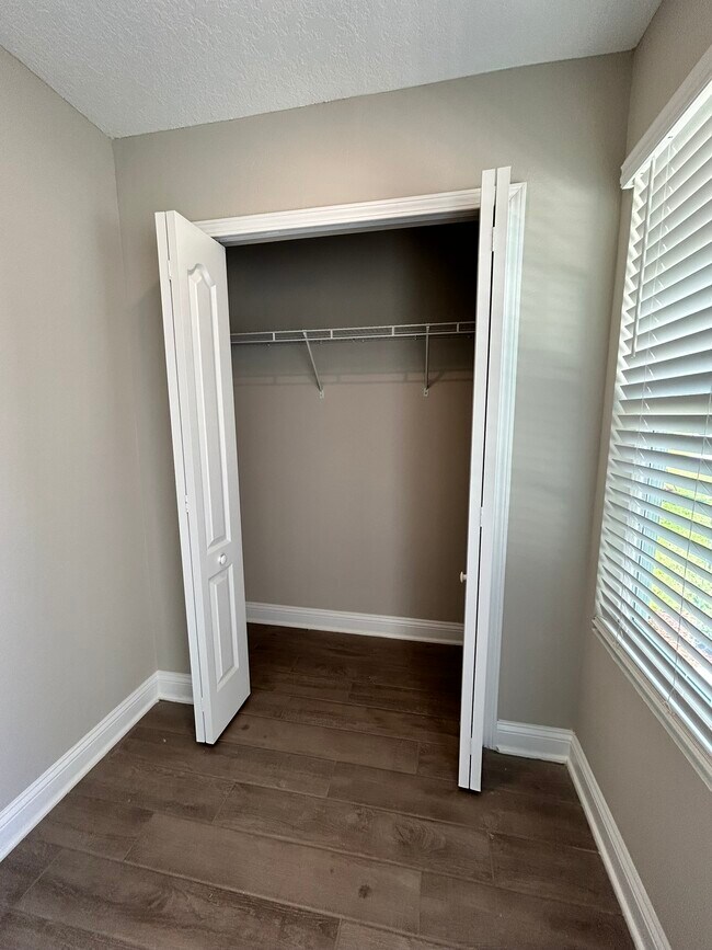 Building Photo - 106 Zancara St