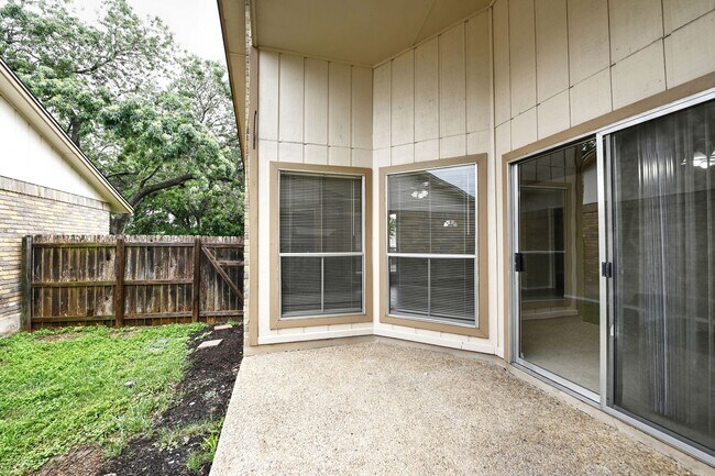 Building Photo - 13706 Winding Hill