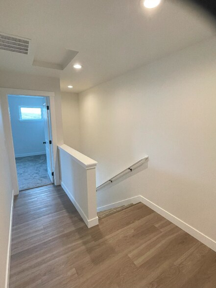 Building Photo - 502 E 2nd Ave