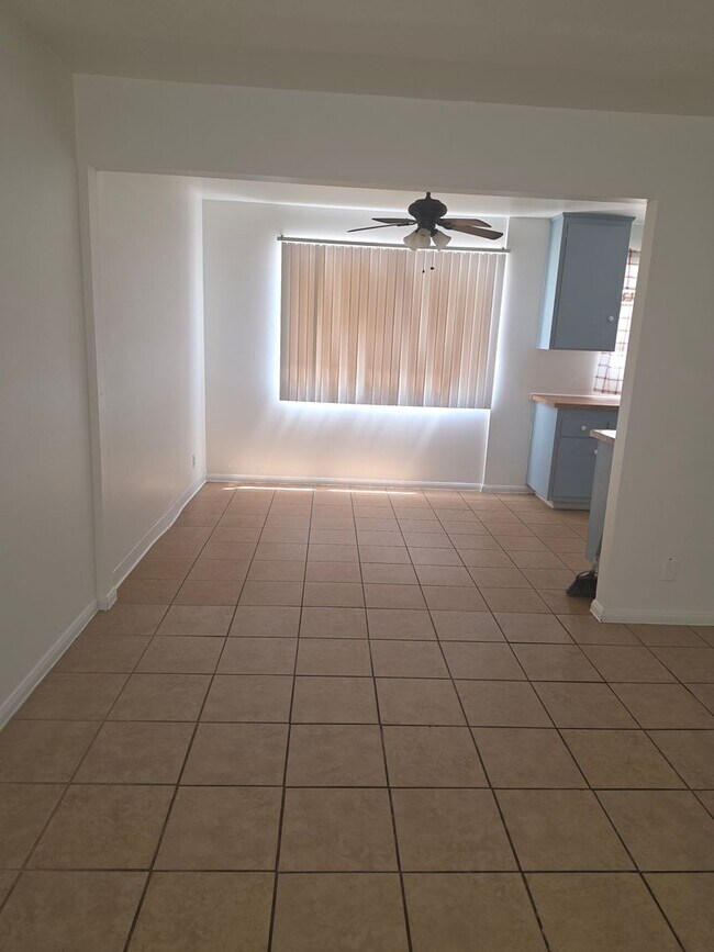 Building Photo - 2p3204