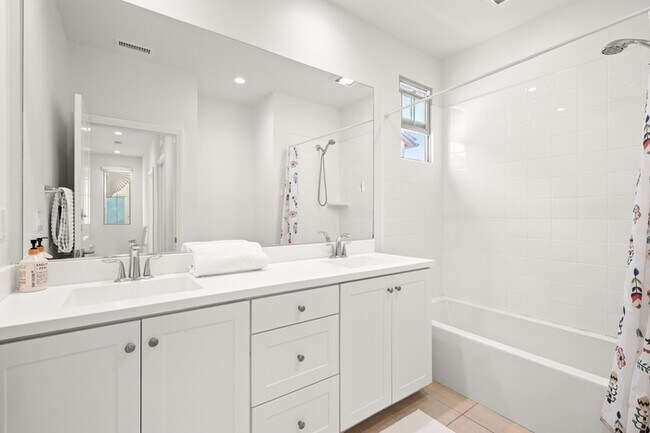 Building Photo - 110 Sugar Cane