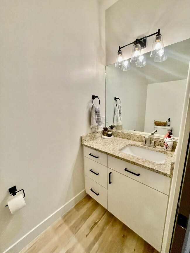 Building Photo - Beautiful Four-Bedroom Luxury Sage Villas Townhome in Ivins