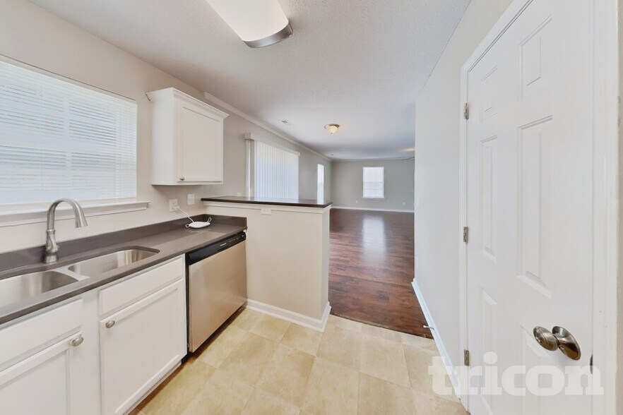 Building Photo - 223 Pebblestone Dr