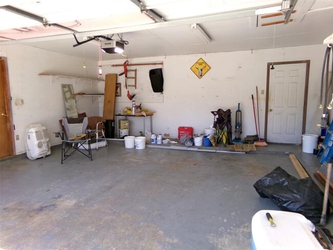 Building Photo - 1913 Killarney Dr