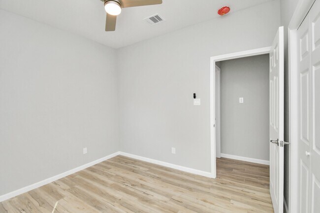 Building Photo - 5941 Southlea St