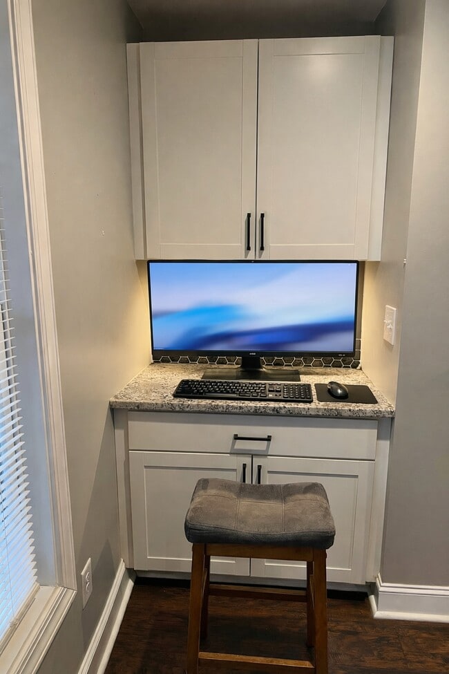 Building Photo - 7324 Shellburne Dr