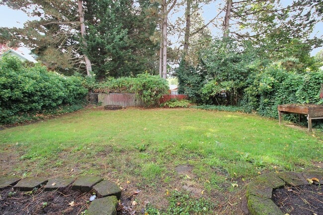 Building Photo - 11330 SW Tigard St