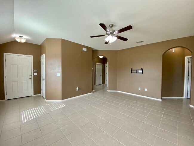 Building Photo - 466 Eagle Brook Ln