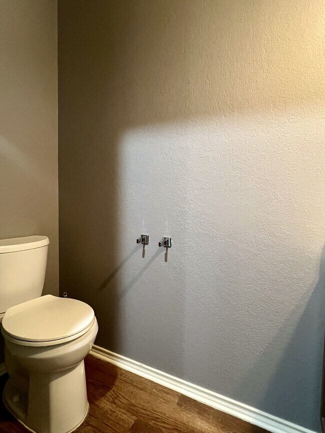 Building Photo - 9411 Rainbow Creek