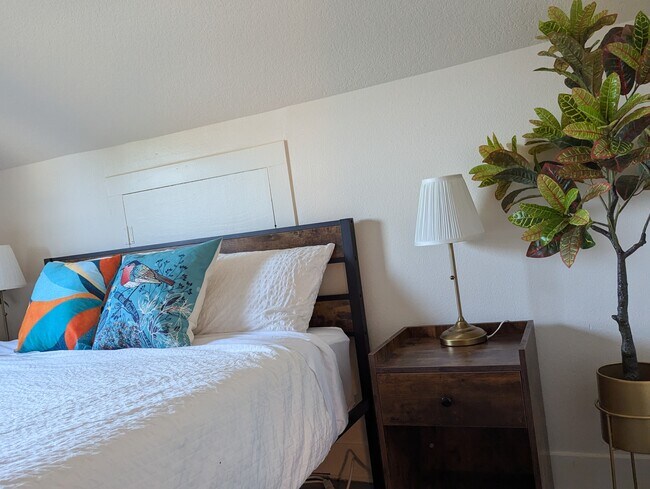 Building Photo - Farm House