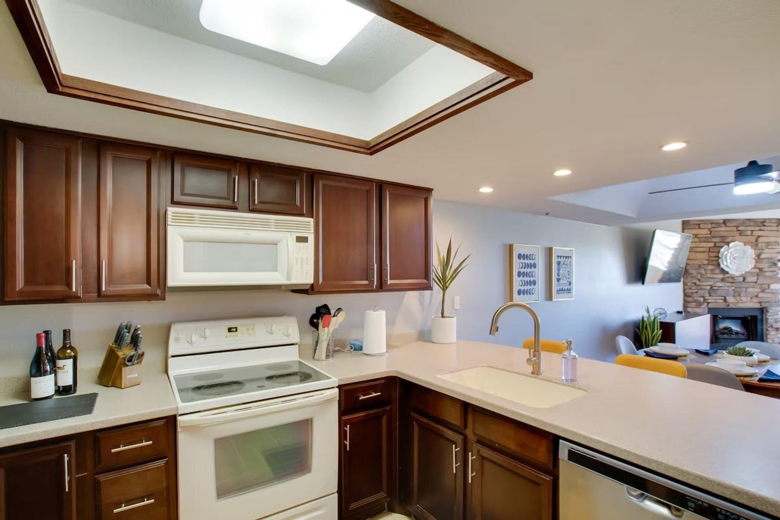 Building Photo - 7910 E Thomas Rd