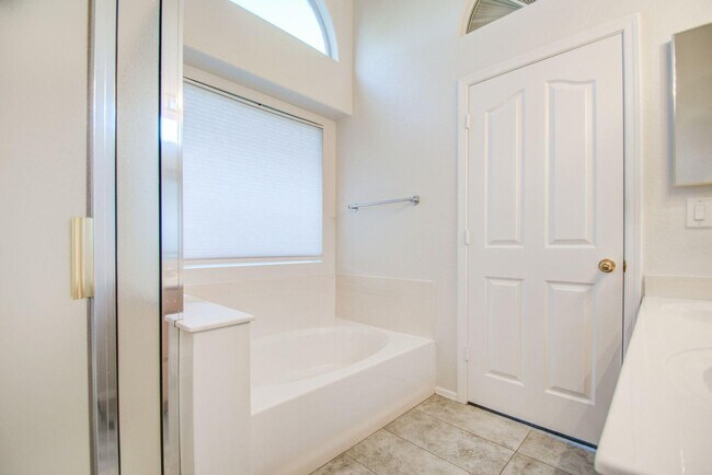 Building Photo - 3216 E Muirwood Dr