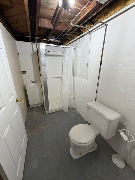 Building Photo - 1155 N Cherry St