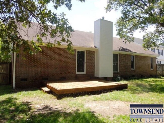 Building Photo - 424 Larchmont Rd