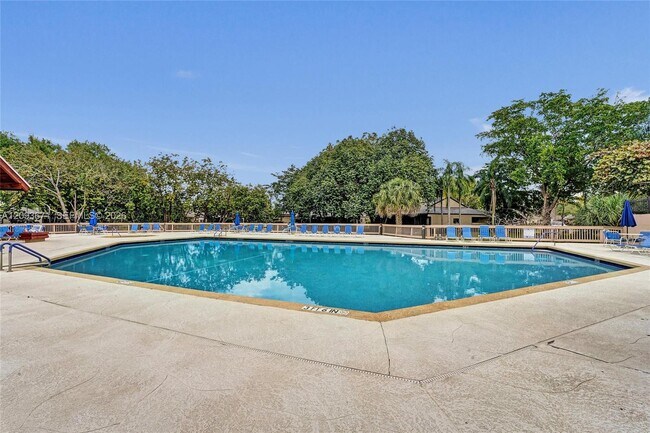 Building Photo - 465 NW 95th Ave