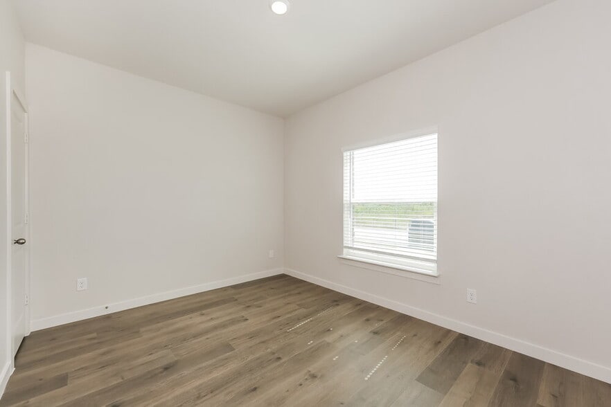 Building Photo - 309 Julian Davis Dr
