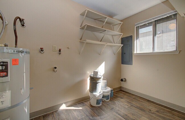 Building Photo - Charming 2-Bedroom Ranch-Style Apartment – Vancouver, WA - Free 1st Months Rent w/ 12 Mth Lease