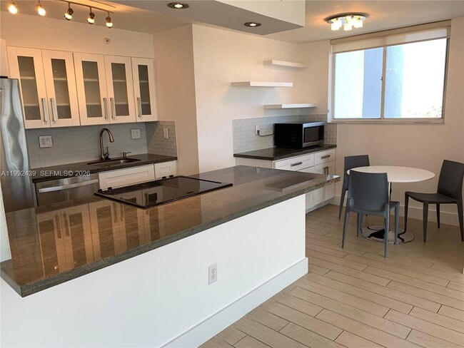 Building Photo - 1688 West Ave