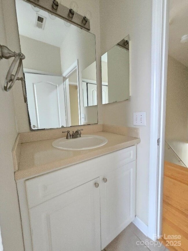 Building Photo - 15224 Coventry Ct Ln