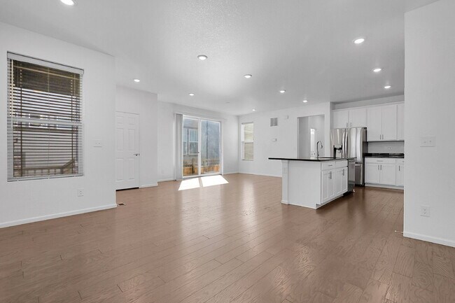 Building Photo - $2,595.00, 3 bed, 2.5 bath Townhouse in Au...