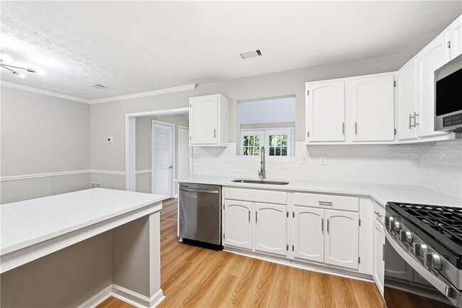 Building Photo - 5651 Wells Cir