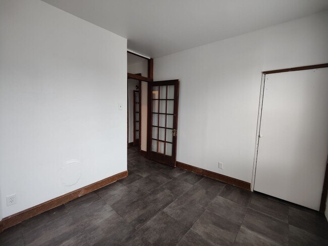 Building Photo - *Spacious 2BD/1BA Single-Family Home Available in Oakland*