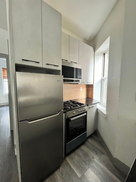 181 Baldwin Ave 2R - 175 Baldwin Ave