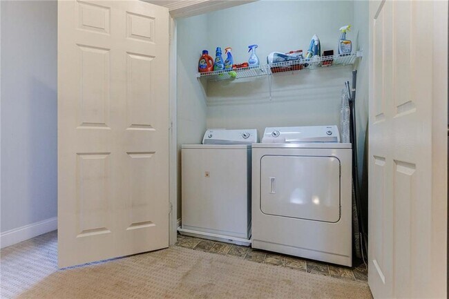 Building Photo - 2022 Cobblestone Cir NE