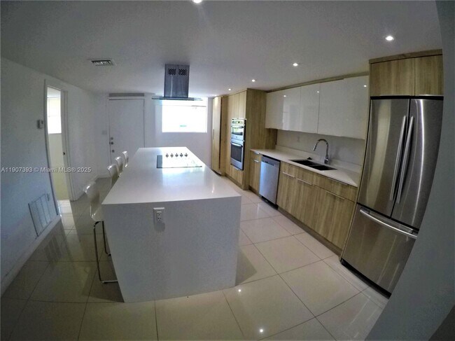 Building Photo - 10230 Collins Ave