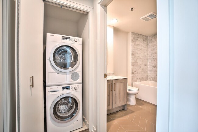 Building Photo - 401 Harrison St