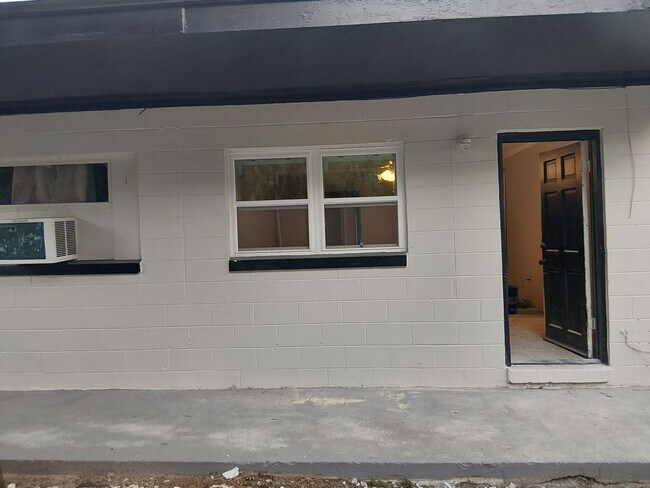 Building Photo - Stinson