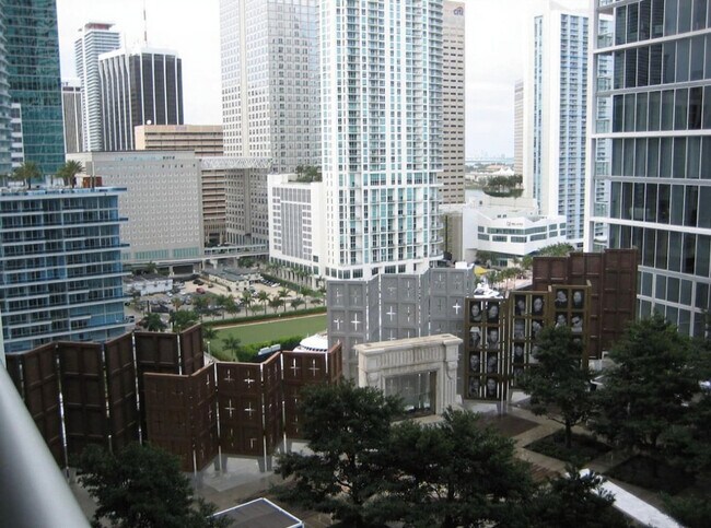 Building Photo - 485 Brickell Ave
