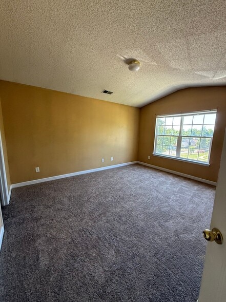 Building Photo - 3327 Buckvalley Dr