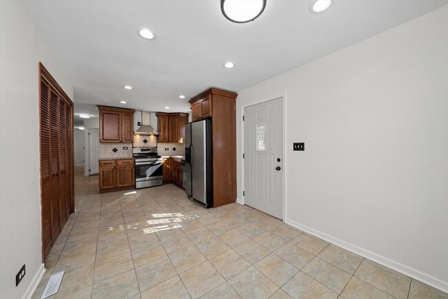 Building Photo - 1515 Highland Ave