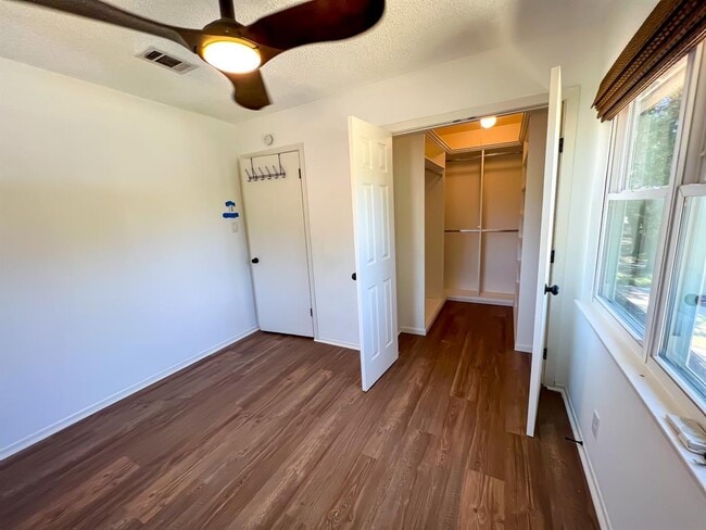 Building Photo - 8519 Shenandoah Dr