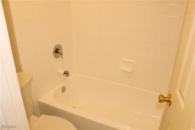 Building Photo - 511 SE 5th Pl